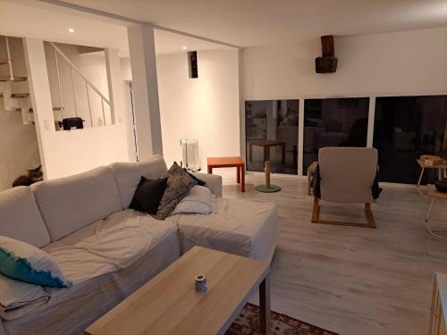 La Ville-du-Bois Bed & Breakfast | Chambre dans maison paisible