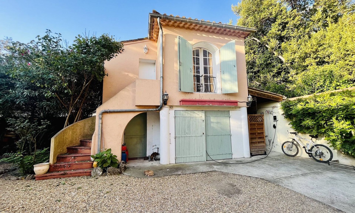 Lezignan-la-Cebe Bed & Breakfast | Chambre Dans un Petit Coin de Verdure