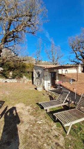 Trigance House | Chambre de la roche trouee GR49