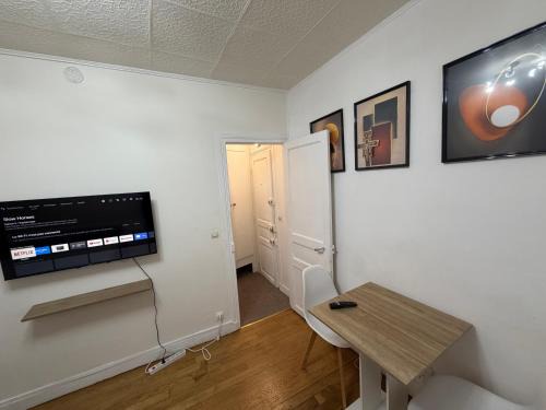 Issy-les-Moulineaux Apartment | Chambre de luxe