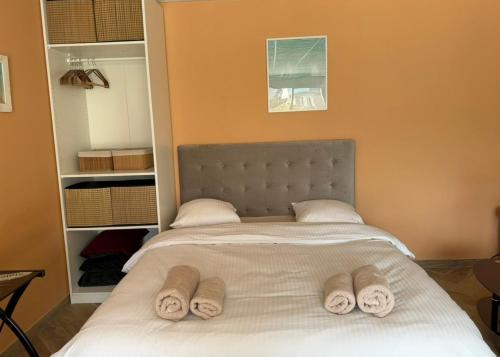 Domagne House | Chambre double avec salle de bain privative