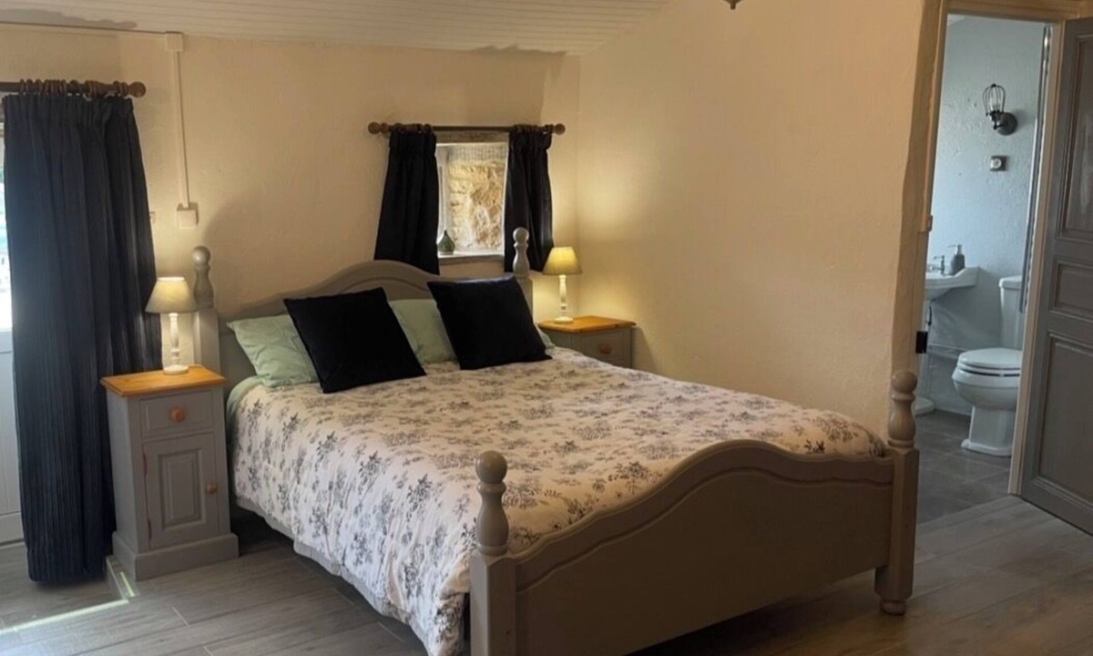 Brux Bed & Breakfast | Chambre du Jardin (bed and breakfast) - family room, sleeping 1-4