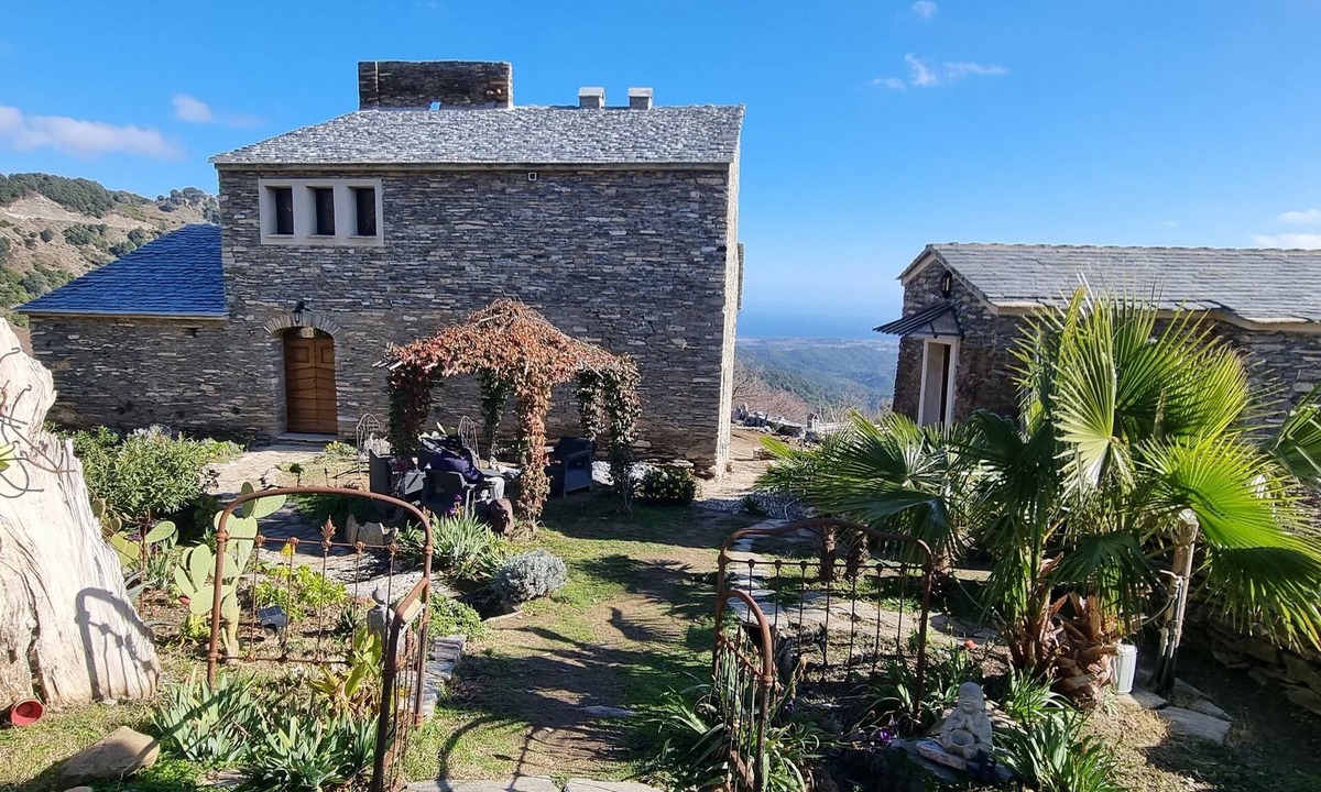 Porri Bed & Breakfast | CHAMBRE FANNY PANORAMIC SEA AND MOUNTAIN VIEW