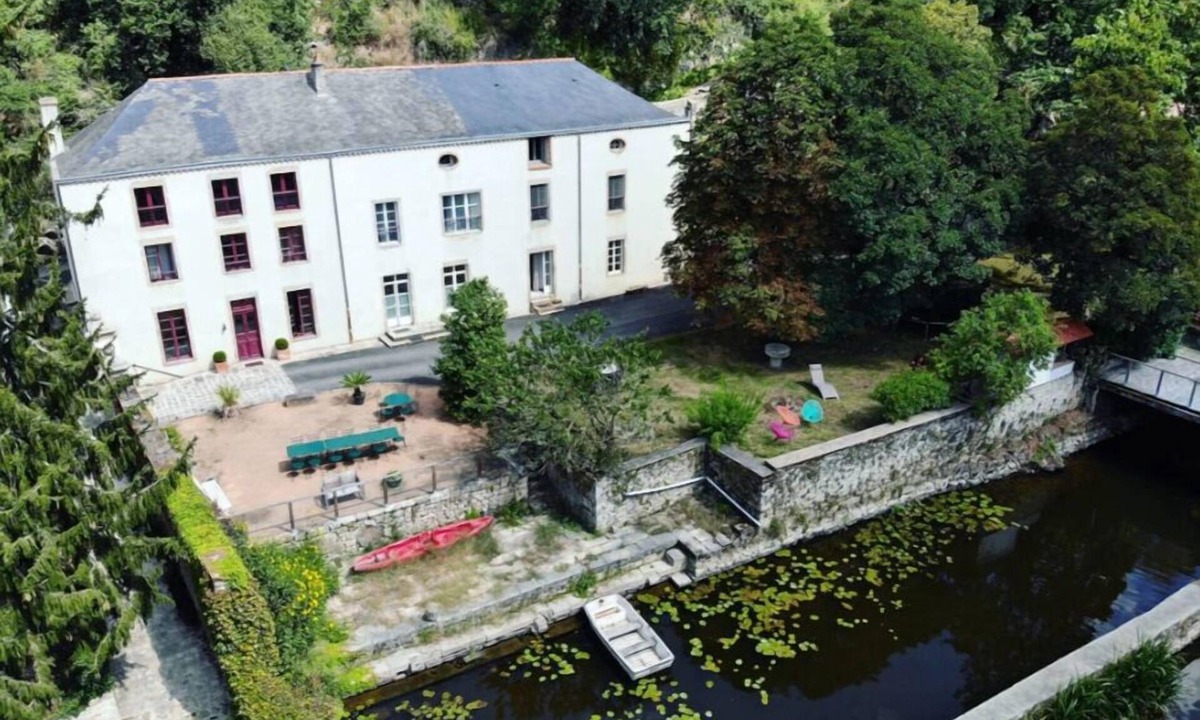 Mortagne-sur-Sevre Bed & Breakfast | Chambre "fil de L'o"