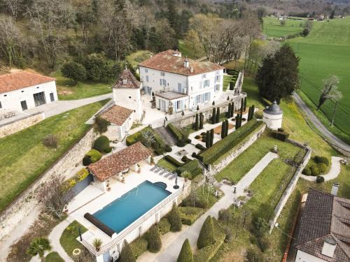 Saint-Pierre-de-Cole Bed & Breakfast | Chambre Flori - Lavy