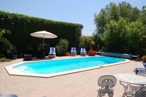 Saint-Laurent-d'Aigouze Bed & Breakfast | Chambre FLORENCE - Piscine chauffée - MAS SAINT LOUIS
