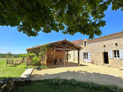 Blanquefort-sur-Briolance Apartment | Chambre en pierre