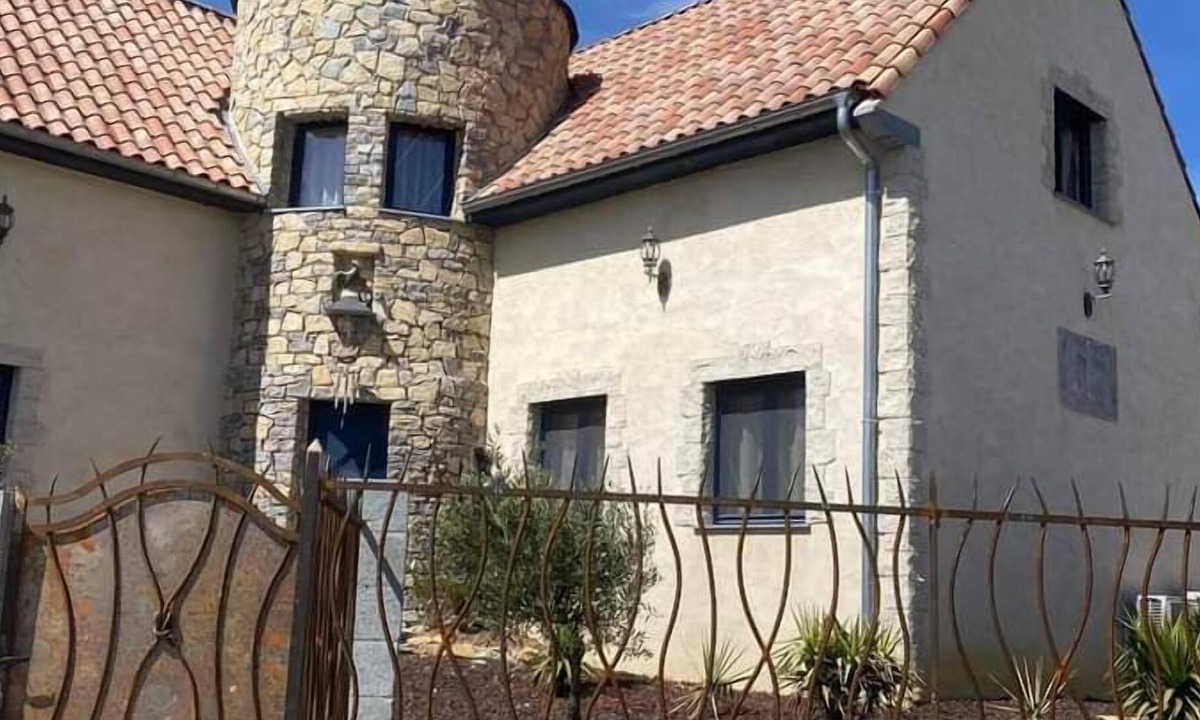 Saint-Hilaire-de-Brethmas House | Chambres d'hotes Il Piccolo Castello