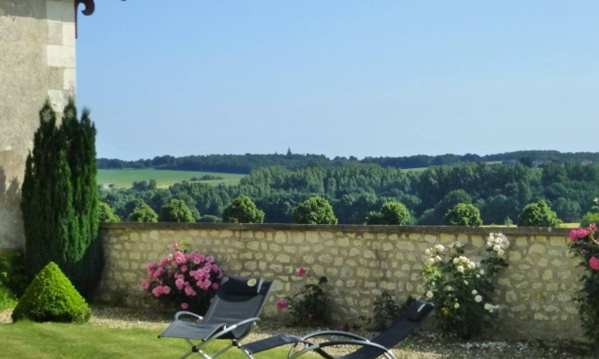 Saint-Jean-Saint-Germain Bed & Breakfast | Chambre d'hôte Domaine de la Maison Neuve
