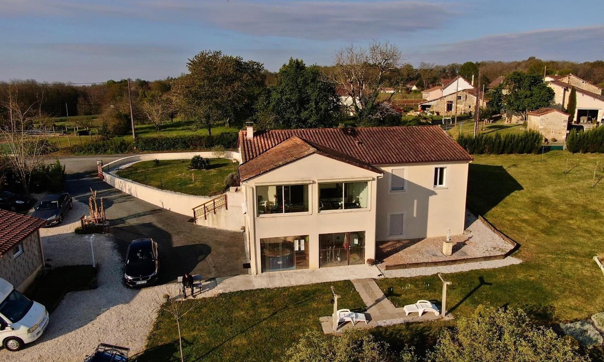 Saint-Martial-de-Valette Bed & Breakfast | Chambre & Table d'hotes Nontron - Le clos de Rapevache
