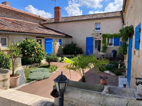 Saint-Martin-de-Fraigneau Bed & Breakfast | Chambres D'hôtes Chez Jacques