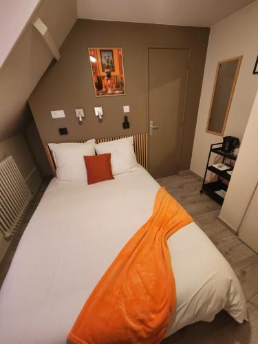 Saint-Nicolas-d'Aliermont Bed & Breakfast | chambre orange