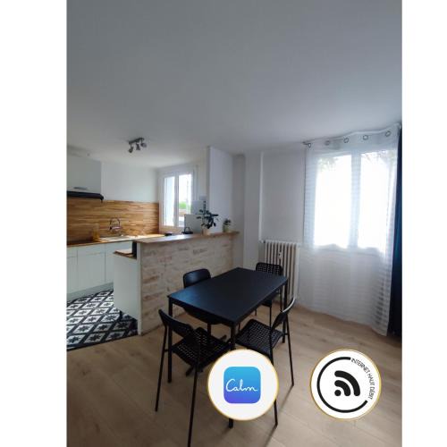 Saint-Sebastien-sur-Loire House | CHAMBRE DANS APPARTEMENT LES GRANDS NOELs