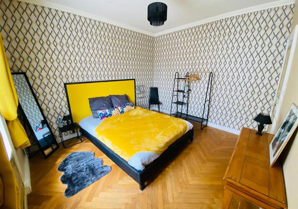 Cour du Levant Bed & Breakfast | Chambre Hote Urban Chic proche Bagnoles SDD privative au Calme
