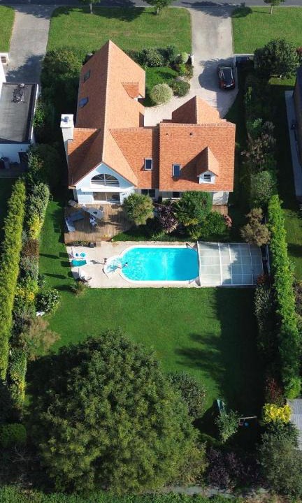 Mathieu Bed & Breakfast | Chambre Hugues entre Caen et la mer avec piscine
