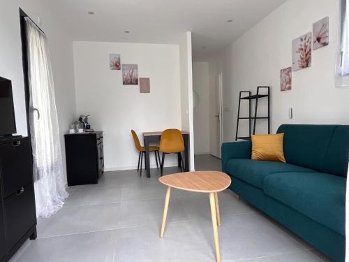 Chambray-les-Tours House | Chambre indépendante RDC avec SdB, WC et parking