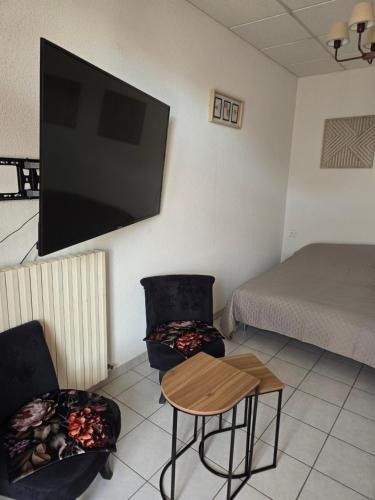Les Avenieres House | Chambre indépendante