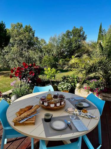 Arthes Bed & Breakfast | Chambre indépendante au calme, petit-déjeuner inclus
