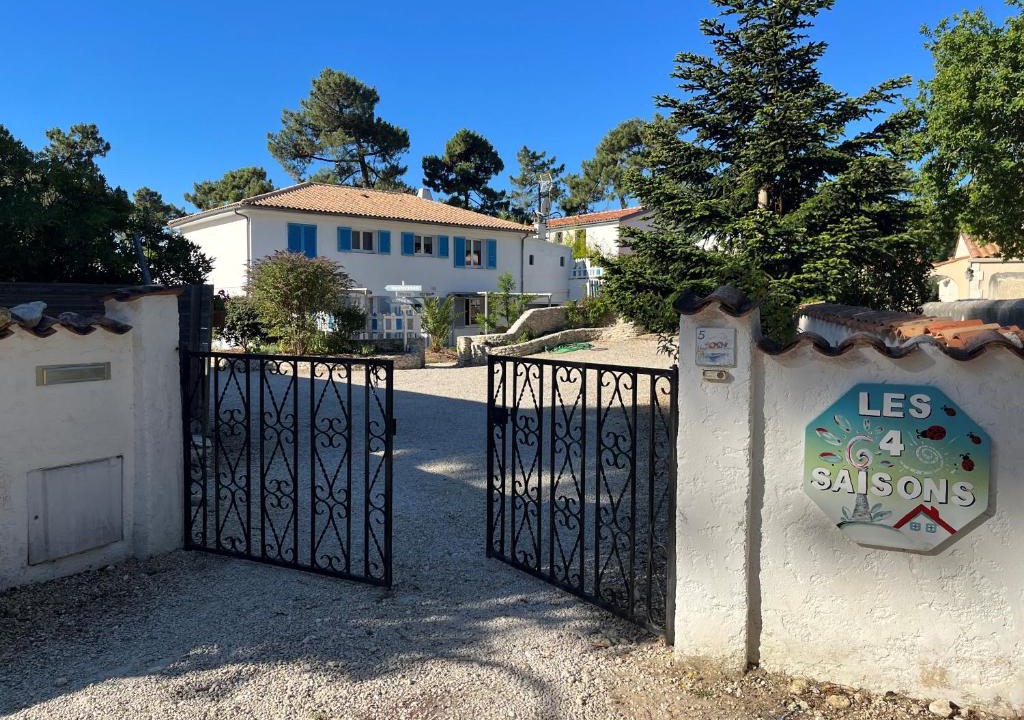 Saint-Trojan-les-Bains House | Chambre indépendante dans une villa
