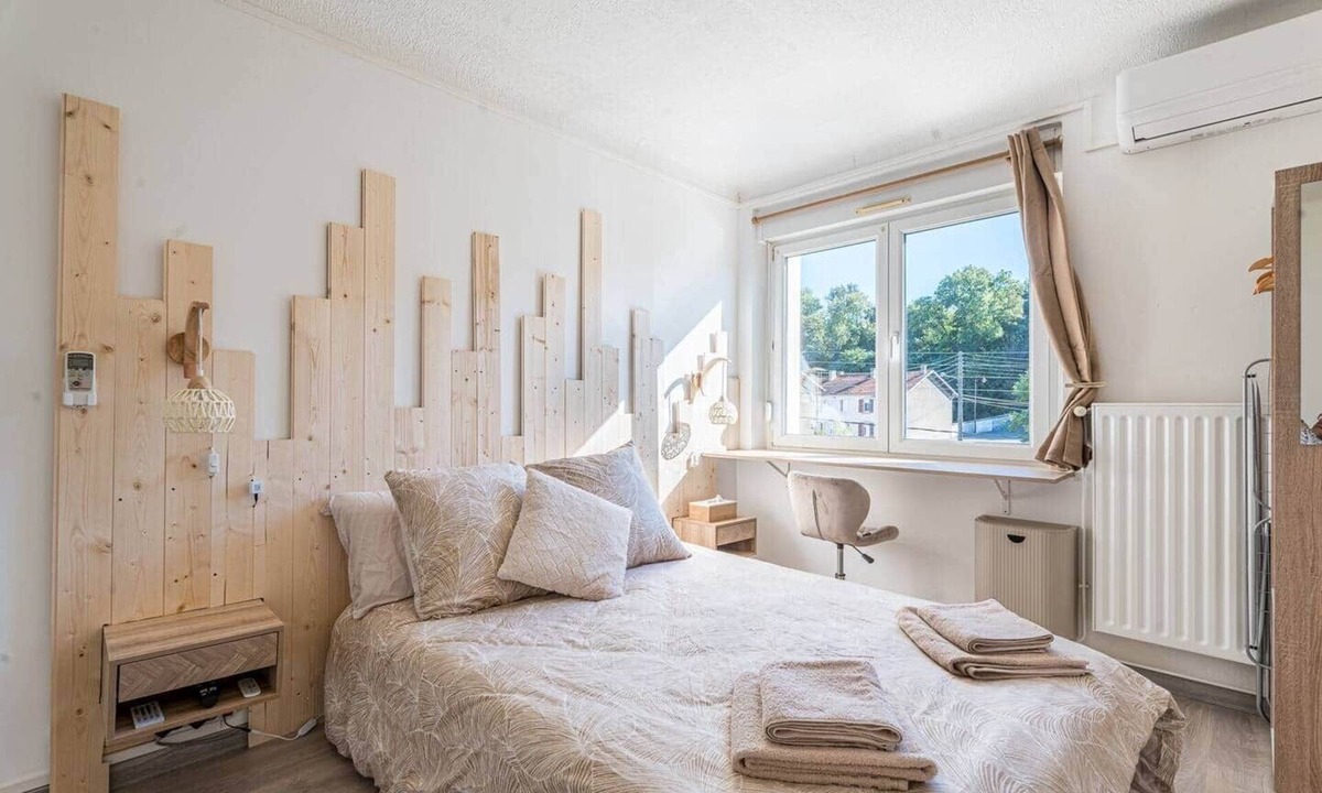 Joeuf Bed & Breakfast | Chambre Lucie - 2 SDB - TV - Parking - WIFI - 115m