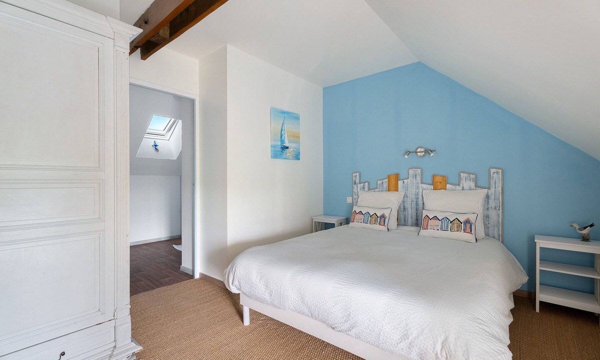Mont-Dol Bed & Breakfast | “Chambre Marine” Guest Room with Shared Terrace, Shared Garden, and Wi-Fi