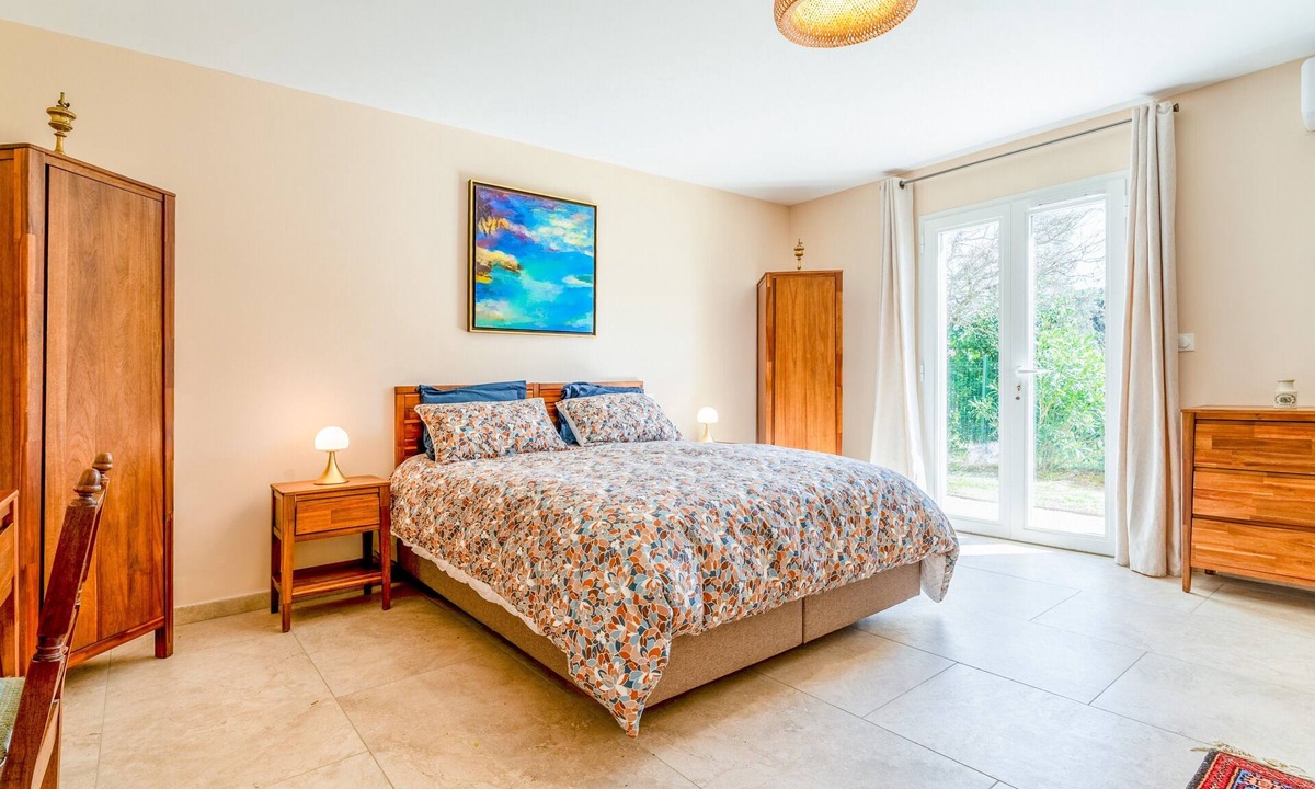 Fontareches Apartment | "Chambre - Piriou" Room with Private Terrace, Wi-Fi, and Air Conditioning