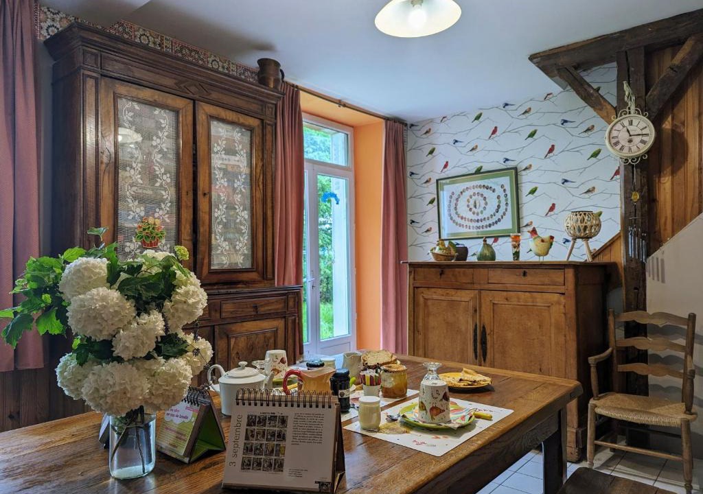 Pellevoisin Bed & Breakfast | Chambre "Pommier" au calme en maison d'hôtes près des châteaux - FR-1-591-487