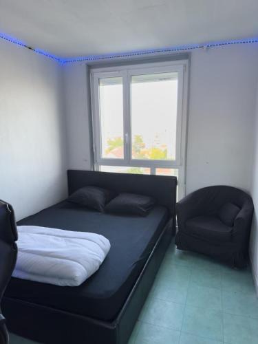 Villejuif House | Chambre privée avec lit king-size dans un appartement partagé à 5 min du métro 7 à Paris Orly