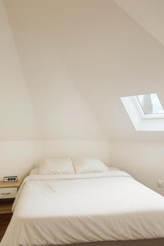 Amiens Bed & Breakfast | Chambre privée "bleue" - Salle de bain privative