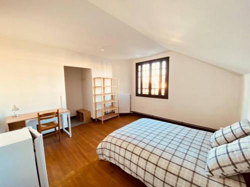 Tarbes House | Chambre privative dans maison partagée avec d'autres voyageurs