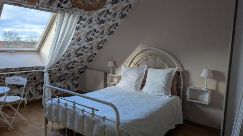 Le Lude Bed & Breakfast | Chambre Rose Blanche