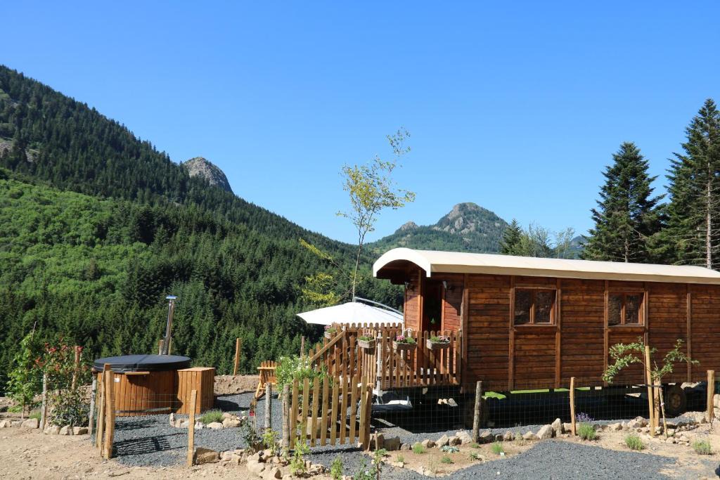 Boree Bed & Breakfast | Chambre Roulotte et bain norvégien Gite insolite et spa privatif