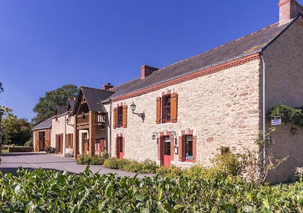 Bouvron Bed & Breakfast | Chambre rustique avec lit king-size, salle de bains privée et petit-déjeuner près de Nantes. - FR-1-306-1250