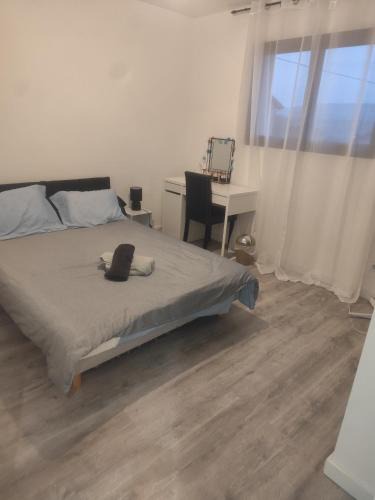 Clonas-sur-Vareze House | Chambre spacieuse #3