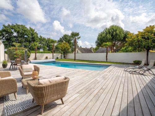 Suce-sur-Erdre Bed & Breakfast | Chambre spacieuse avec terrasse et piscine - FR-1-306-1345