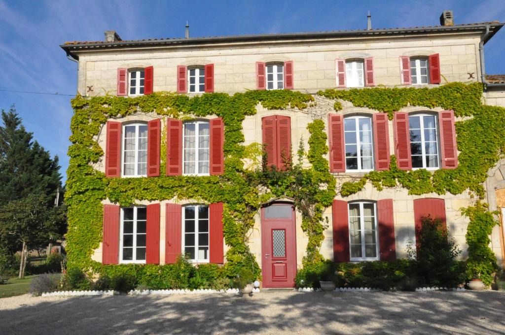 Rouffignac House | chambre spacieuse dans maison bourgeoise