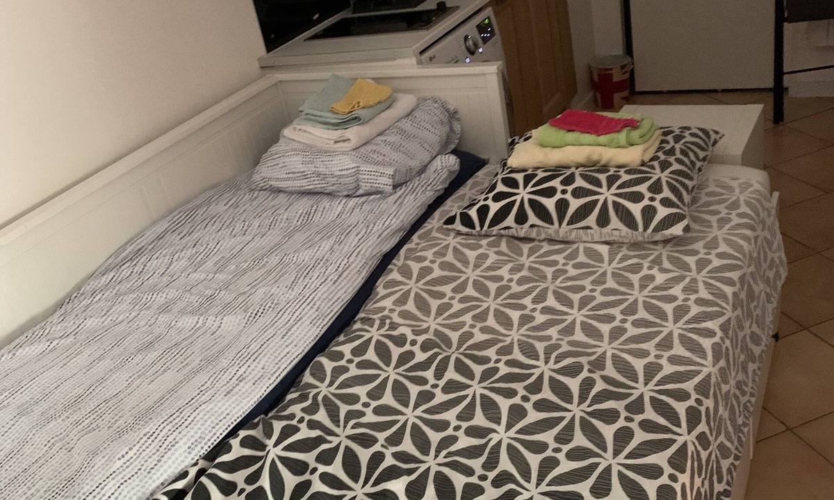 Vaulx-en-Velin Bed & Breakfast | Chambre - Studio Tout Confort Avec Salle de Bain