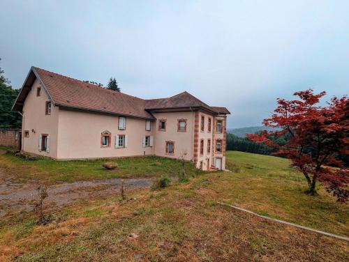 Moyenmoutier Bed & Breakfast | Chambre Violette, Maison d'hôtes Les Accacias