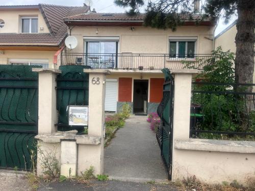 Bobigny House | Chambres au calme dans maison - quartier résidentiel Bobigny