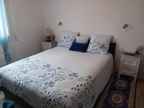 Saint-Assiscle House | CHAMBRES Climatisées tout Confort,GARE ,WIFI, parking, avec pt dejeuner compris