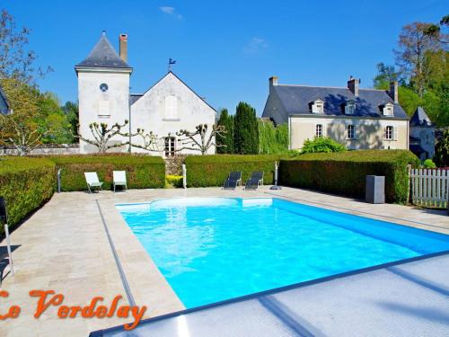 La Menitre Bed & Breakfast | Chambres d'hôtes élégantes à La Ménitré avec piscine chauffée et wifi - FR-1-622-115