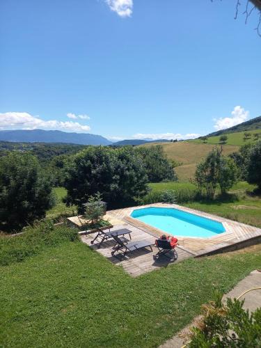 Cessens Bed & Breakfast | Chambres d'hôtes - En Alpacie, à l'orée des possibles