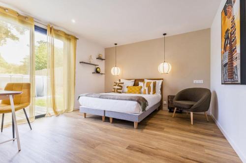 La Menardais Apartment | Chambres d'hôtes 'La Clairière aux Chênes'