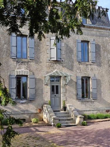 Mauleon Bed & Breakfast | Chambres d'hôtes "Le Petit Cardinal" - proche PuyduFou