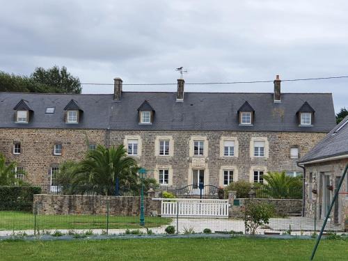 Surtainville Bed & Breakfast | Chambres du logis De La Mare Du Parc