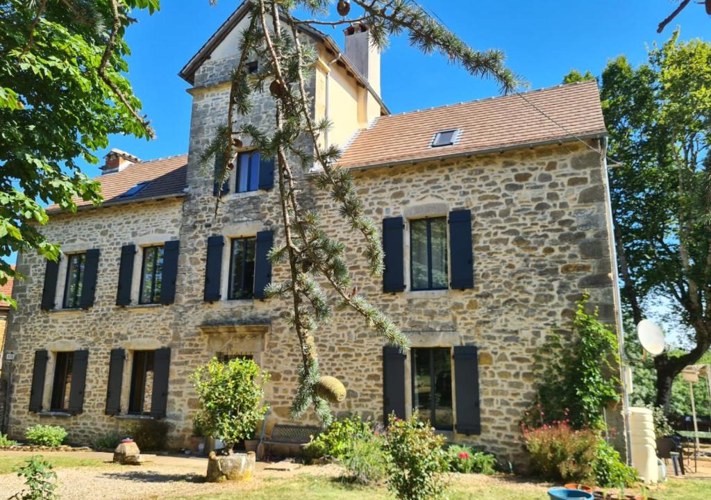 Sainte-Croix House | Chambres et table d'hôtes Le cèdre Aveyron