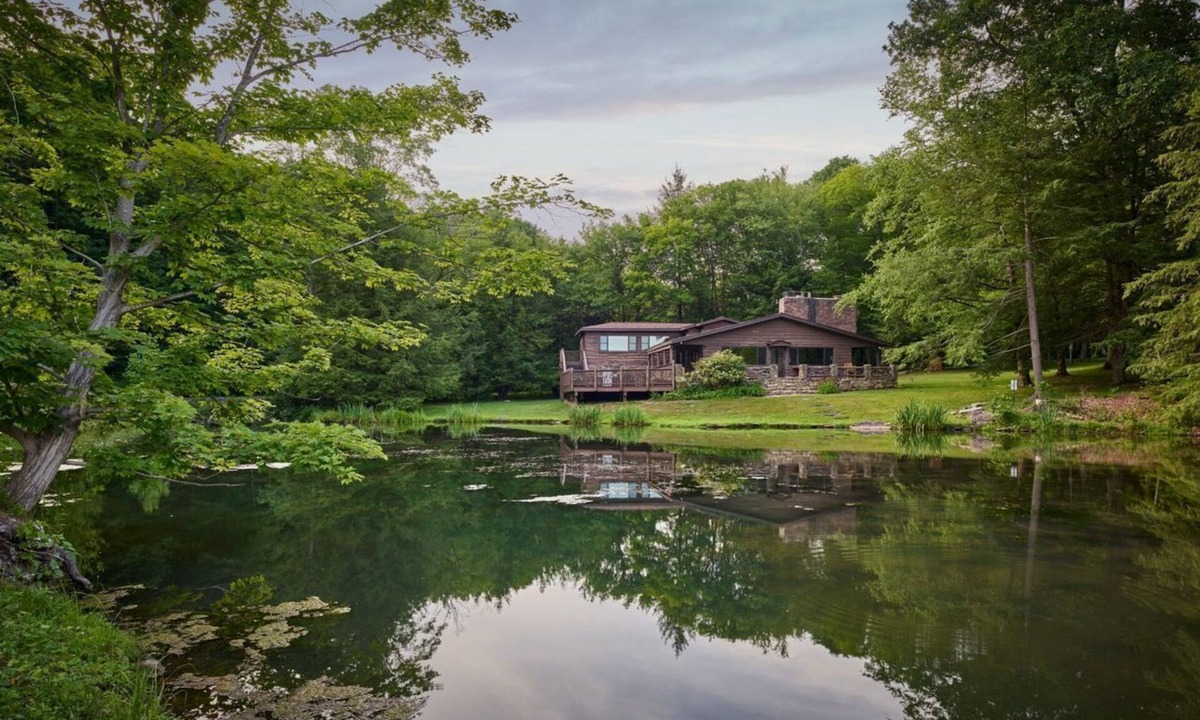 Seven Springs Hotel | Champion Hotel | Tower Suite + Spacious Retreat