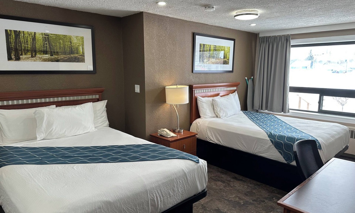 Pembroke Hotel | Champlain Motor Inn