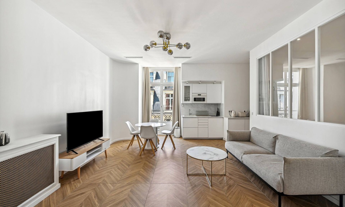8th Arrondissement Apartment | Champs-Elysées cosy apartment (Mobility lease)
