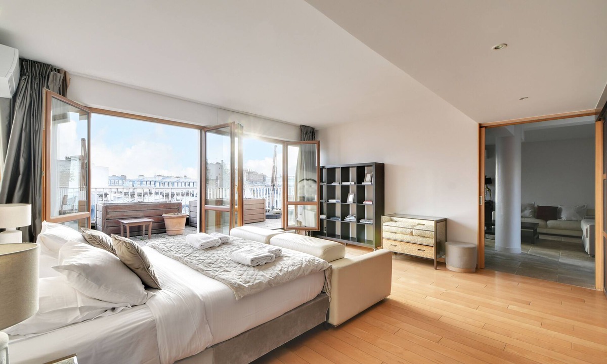 Chaillot Apartment | Champs Elysees Penthouse Eiffel Tower View Jacuzzi
